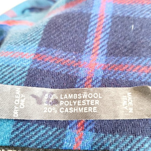 Saldarini lambswool cashmere throw. - Picture 7 of 8